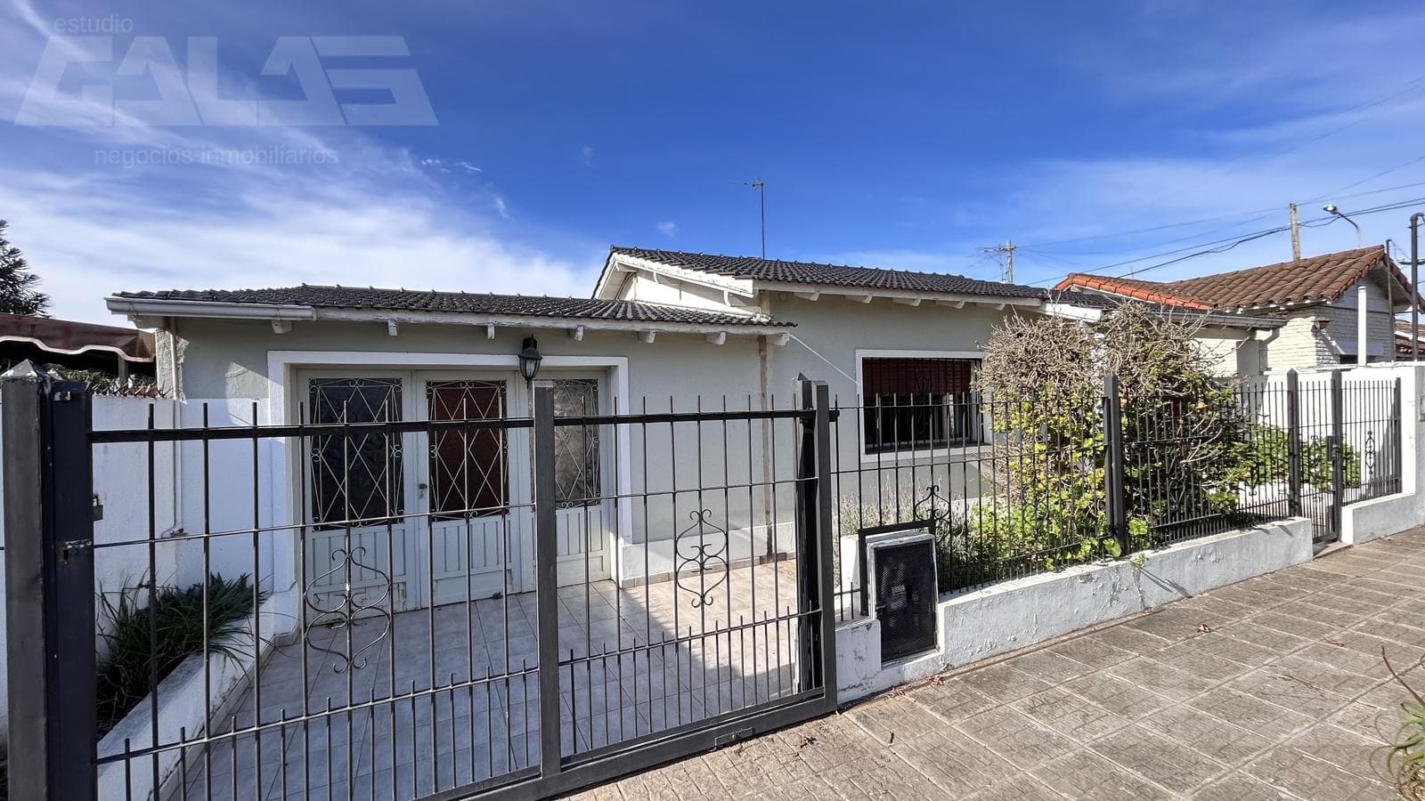 HOUSE | 3 ROOMS | NO BACKYARD | ELIGIBLE FOR MORTGAGE | GARAGE | SOUTH PADUA