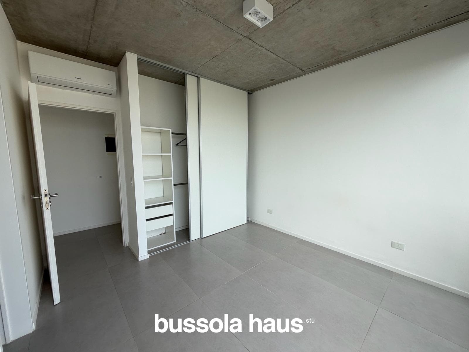 Two-room apartment for sale with garage and storage room in Puertos Escobar