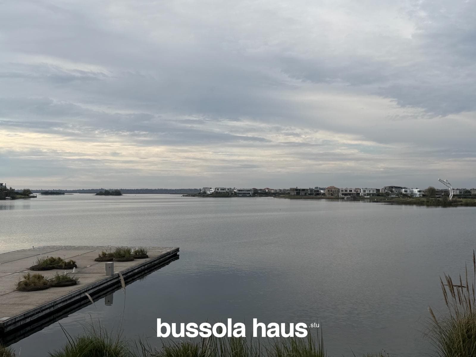 Three-room apartment for sale with garage and storage unit in Puertos Escobar