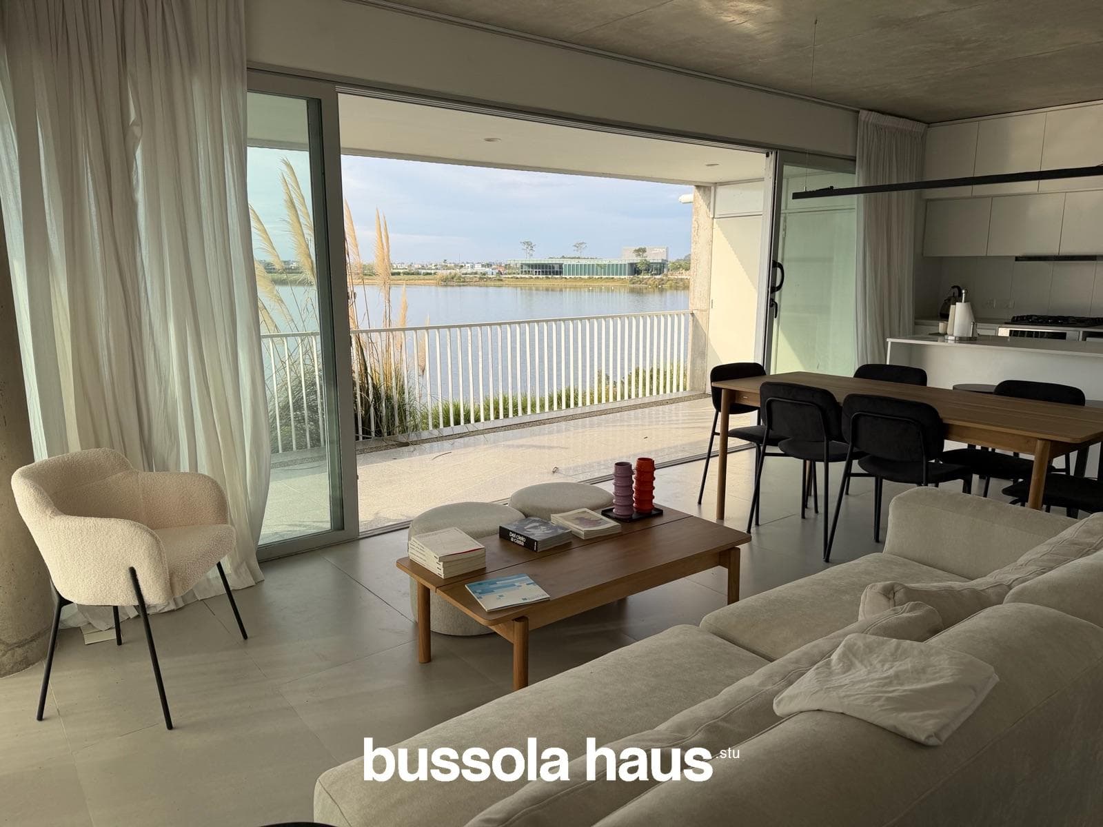 Three-room apartment for sale with garage and storage unit in Puertos Escobar