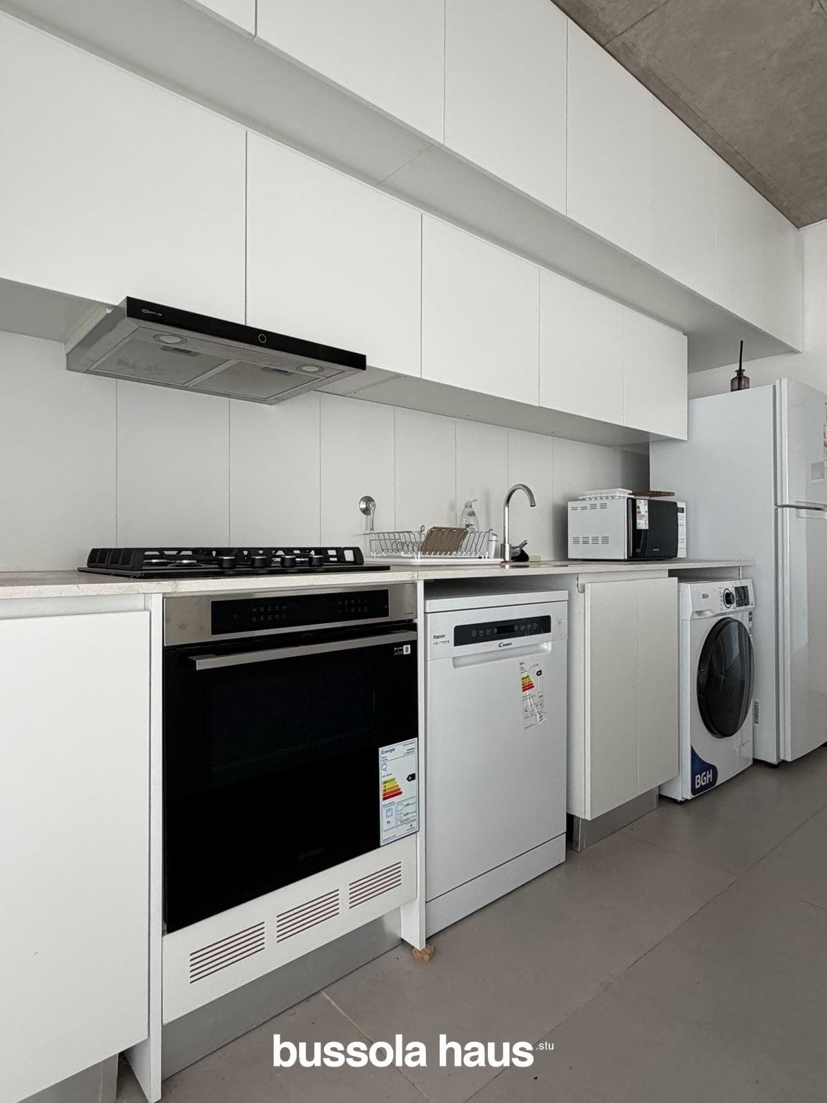 Three-room apartment for sale with garage and storage unit in Puertos Escobar