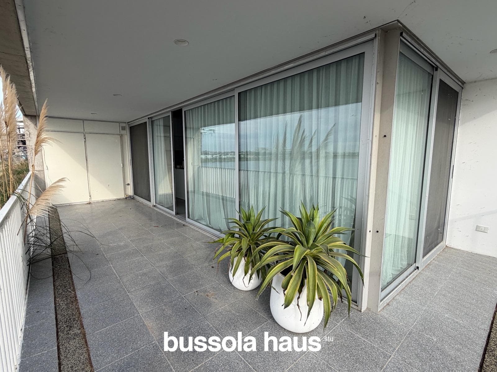 Three-room apartment for sale with garage and storage unit in Puertos Escobar