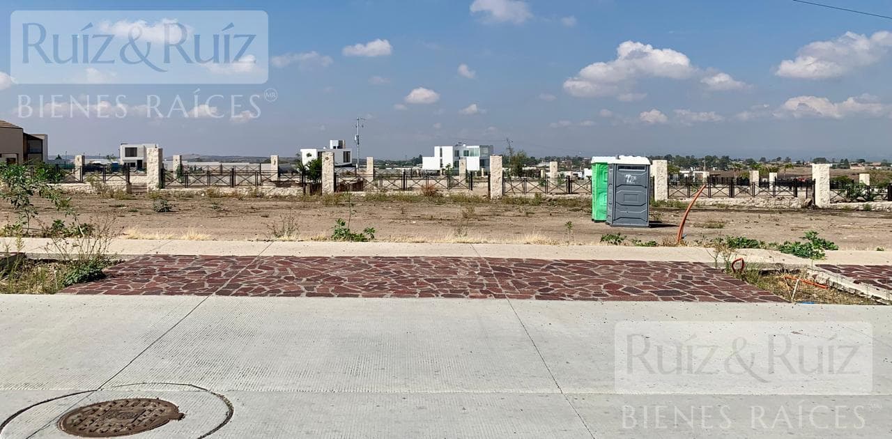 Lot in the La Valenciana Subdivision