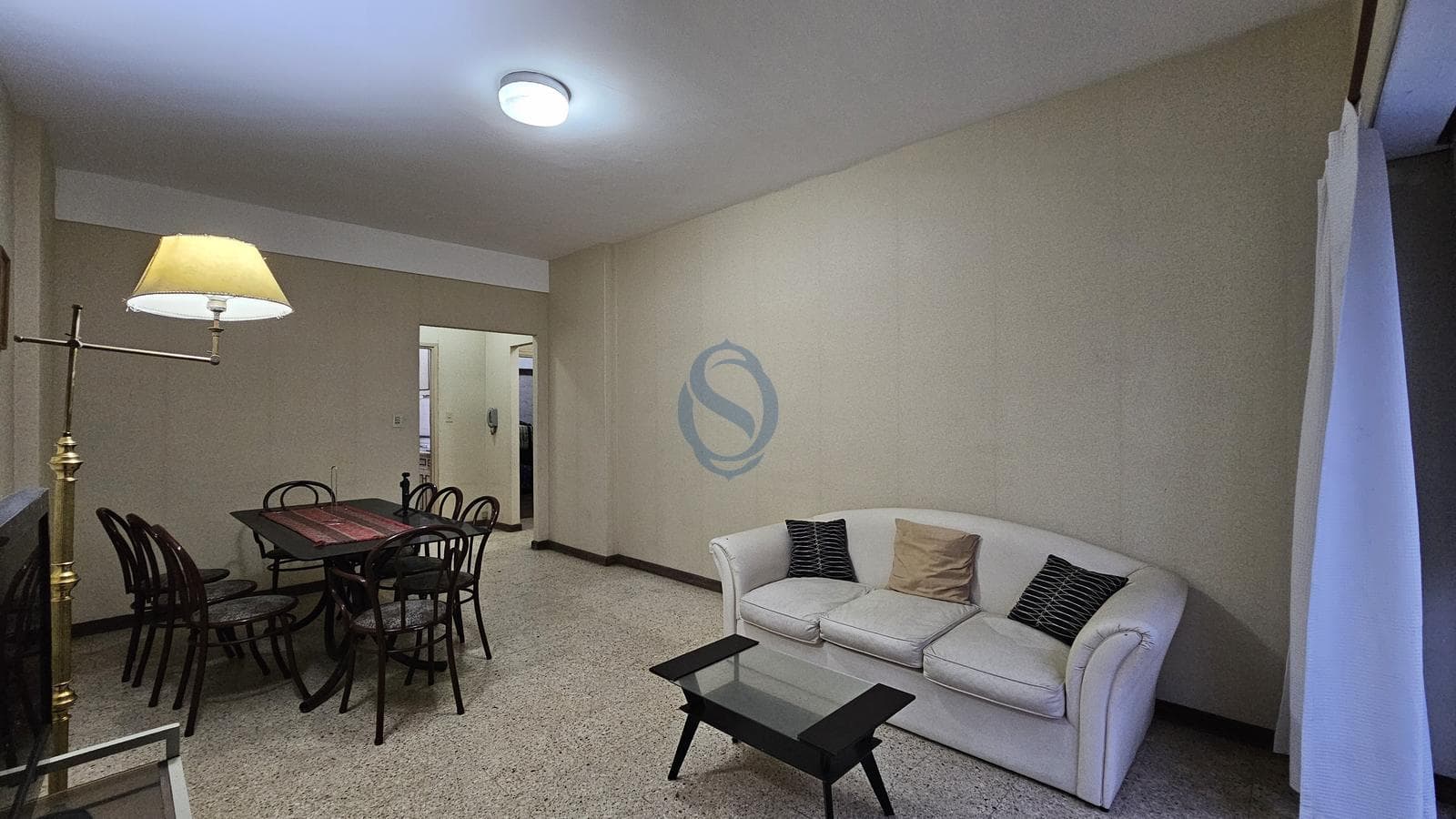 Three-room apartment for sale with a front-facing balcony in Downtown, Plaza Colón