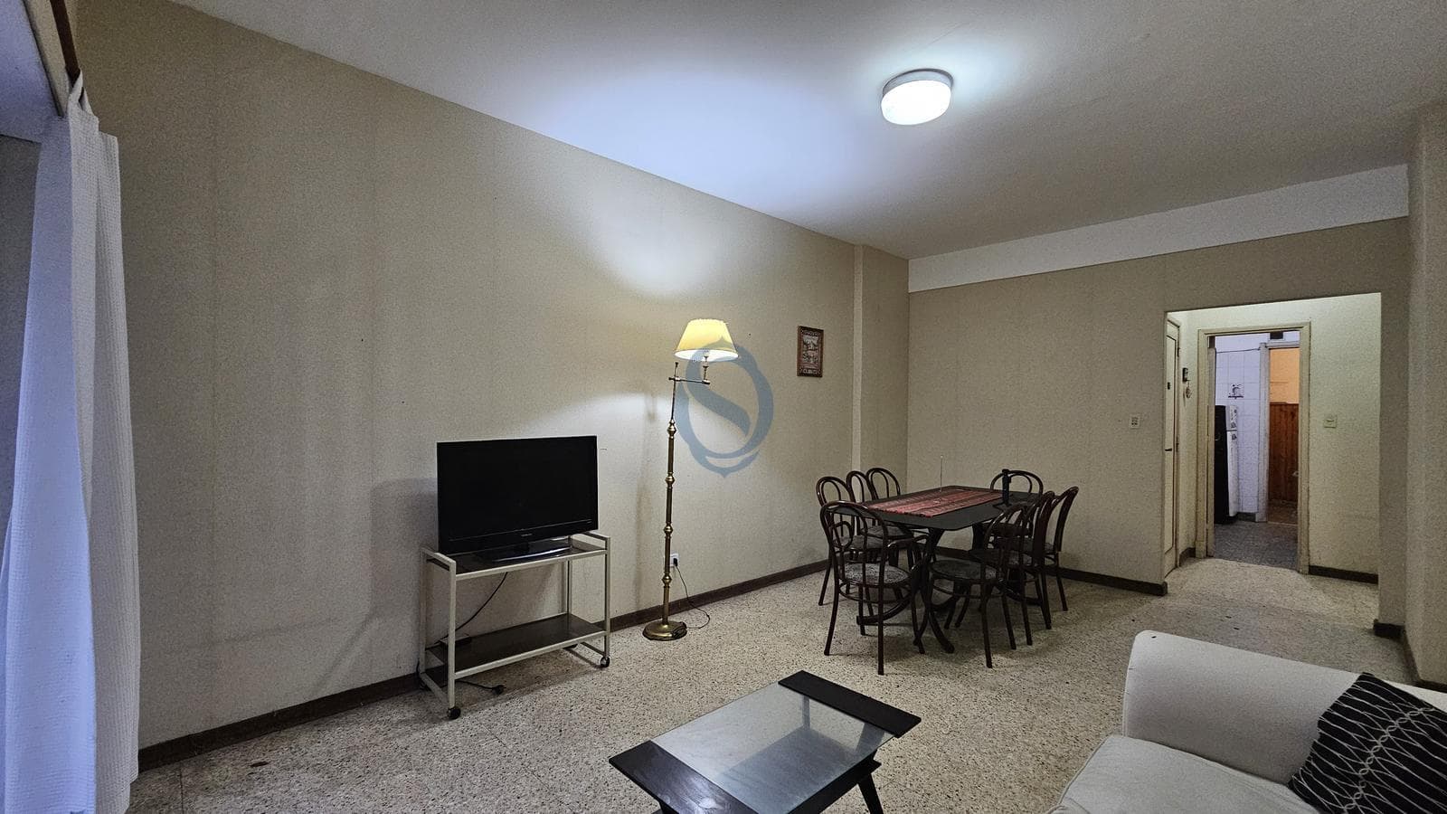 Three-room apartment for sale with a front-facing balcony in Downtown, Plaza Colón