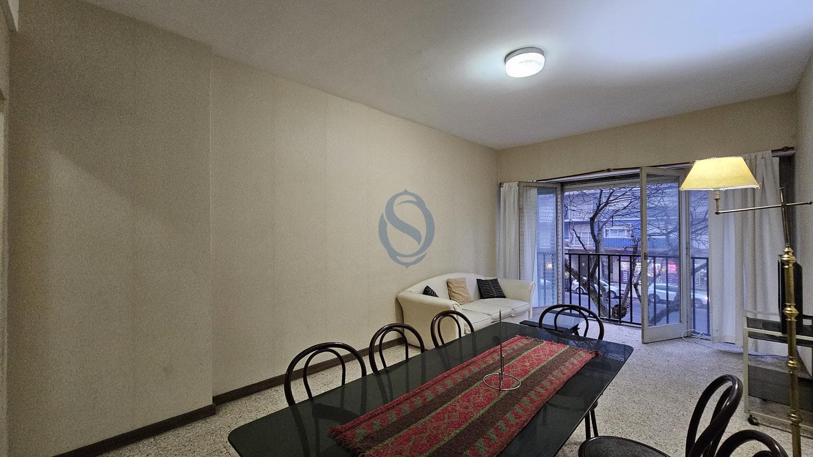 Three-room apartment for sale with a front-facing balcony in Downtown, Plaza Colón