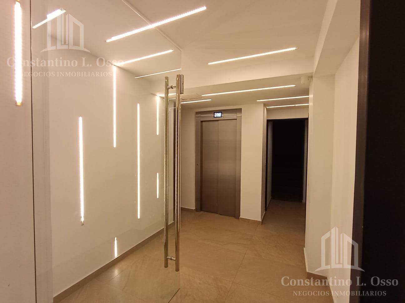 Two-room apartment in downtown Bernal, with a parking space and amenities.