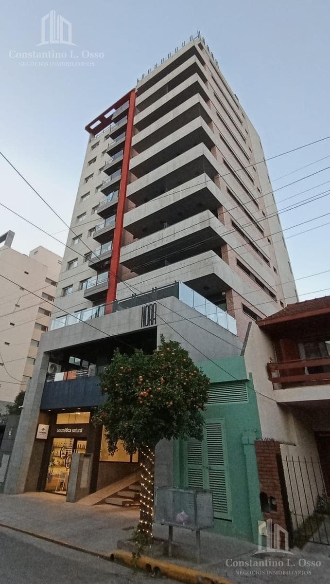 Two-room apartment in downtown Bernal, with a parking space and amenities.