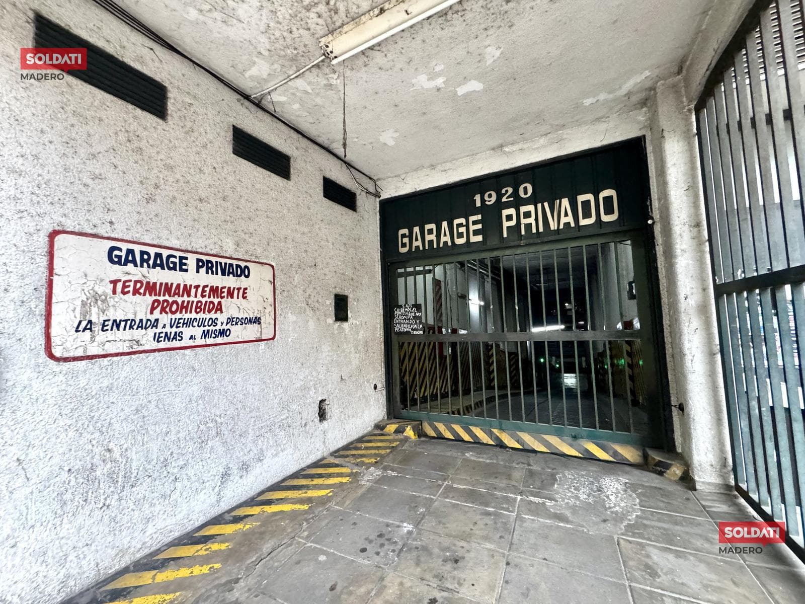 Garage in Balvanera