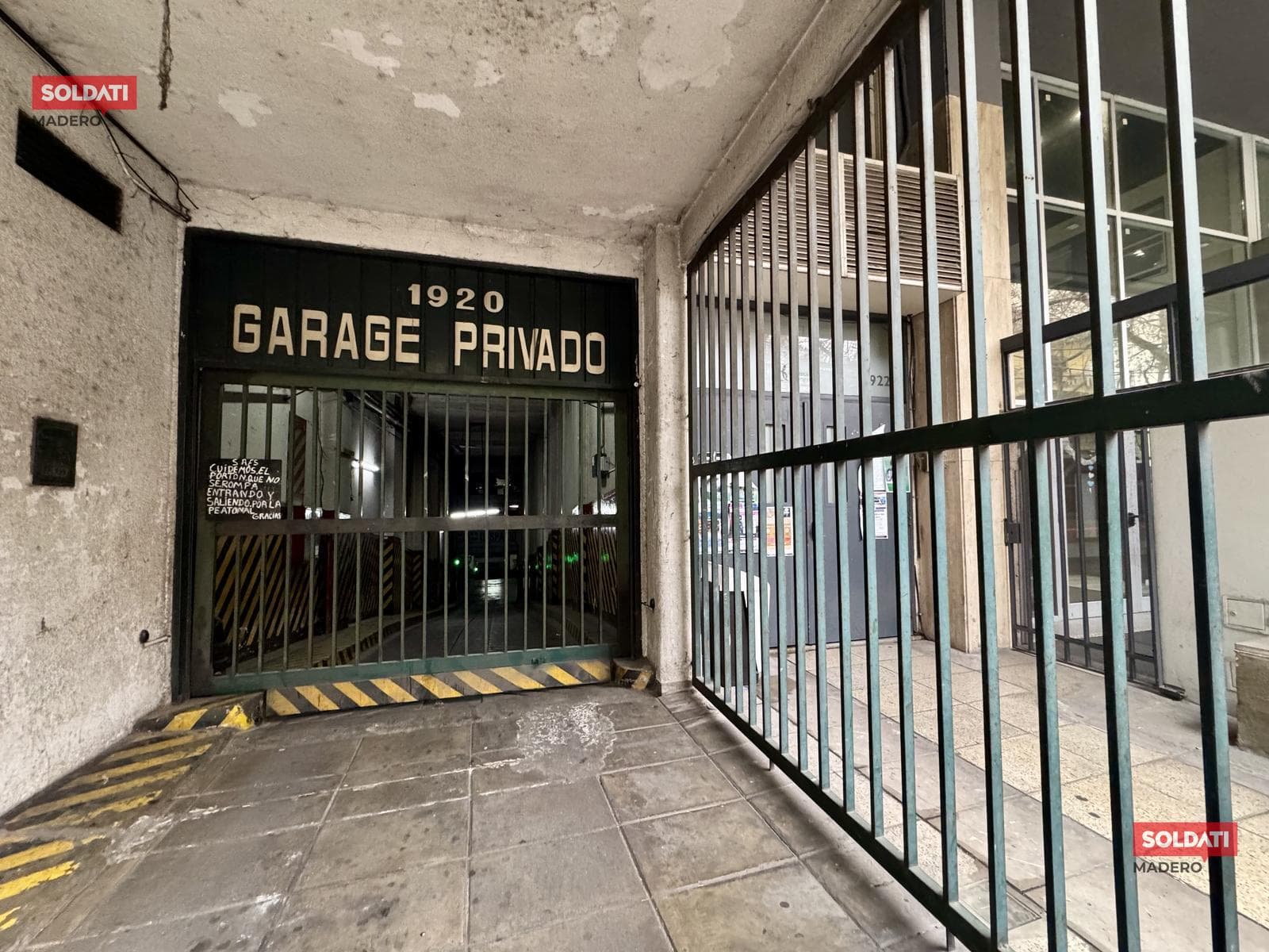 Garage in Balvanera