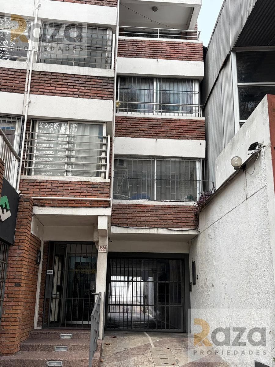 Garage for Sale (Currently Rented) in Pocitos