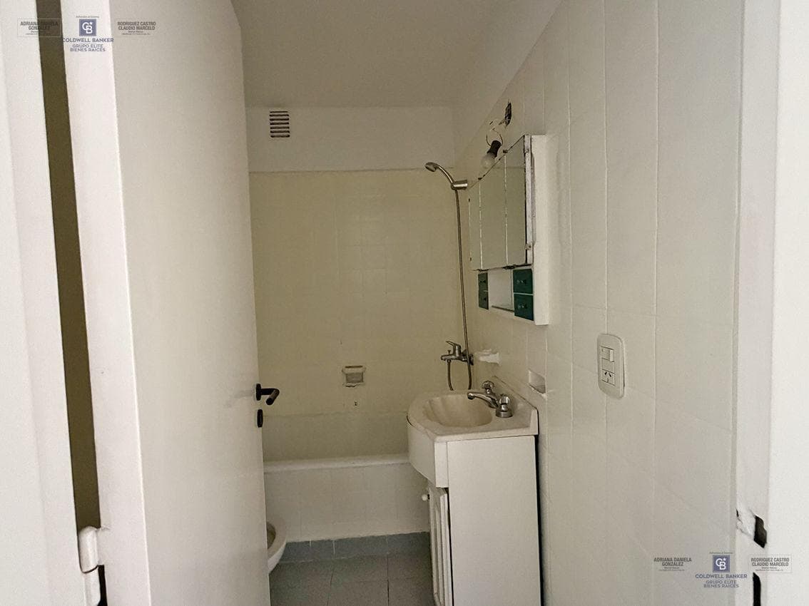 4-ROOM APARTMENT FOR SALE, FACING THE STREET, UPPER FLOOR, BALCONY, STORAGE ROOM, OPTIONAL PARKING SPACE, RECOLETA