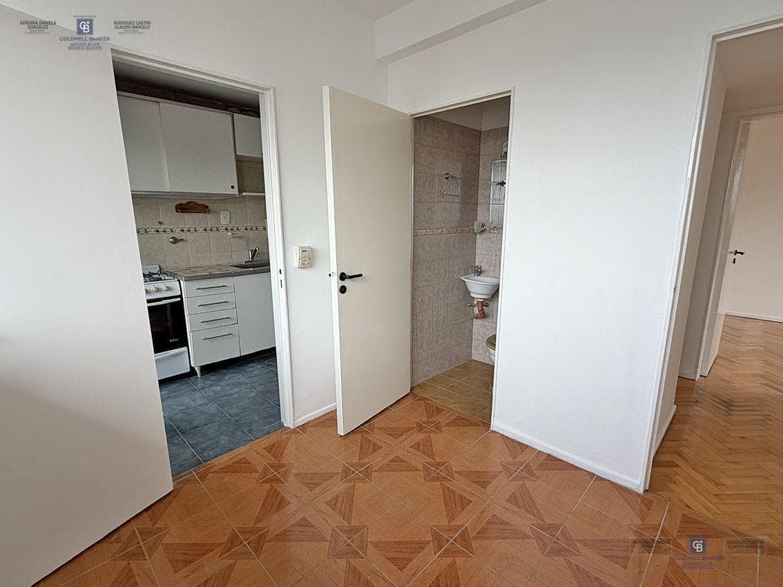 4-ROOM APARTMENT FOR SALE, FACING THE STREET, UPPER FLOOR, BALCONY, STORAGE ROOM, OPTIONAL PARKING SPACE, RECOLETA