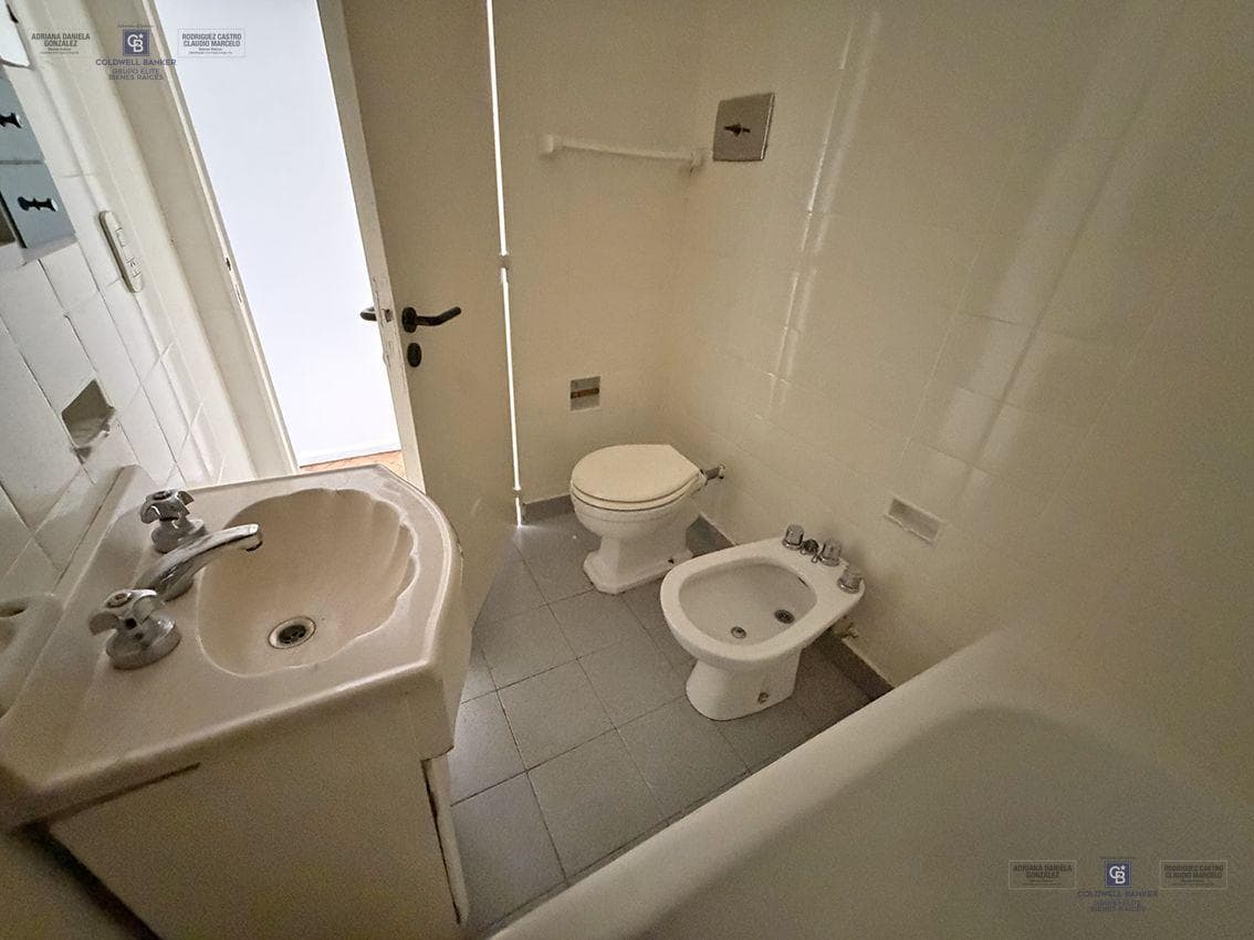 4-ROOM APARTMENT FOR SALE, FACING THE STREET, UPPER FLOOR, BALCONY, STORAGE ROOM, OPTIONAL PARKING SPACE, RECOLETA