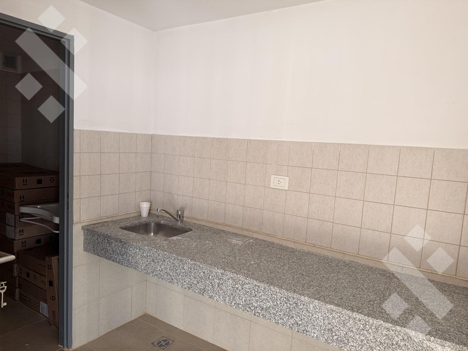 260 m² OFFICE SPACE FOR RENT WITH 2 PARKING SPACES - MICROCENTRO, NEUQUÉN