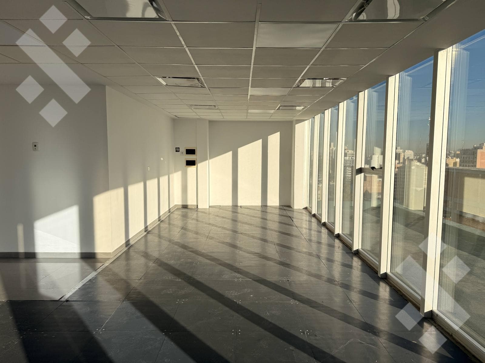 260 m² OFFICE SPACE FOR RENT WITH 2 PARKING SPACES - MICROCENTRO, NEUQUÉN
