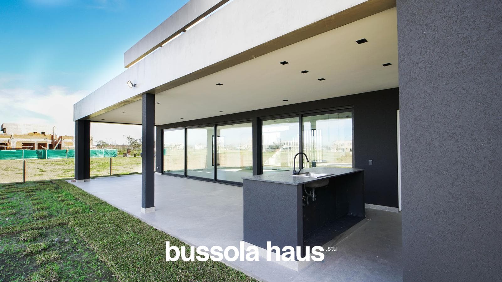 5-room house for sale with a pool in Amarras Puertos Escobar