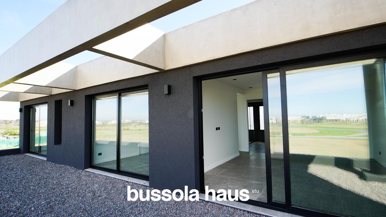 5-room house for sale with a pool in Amarras Puertos Escobar
