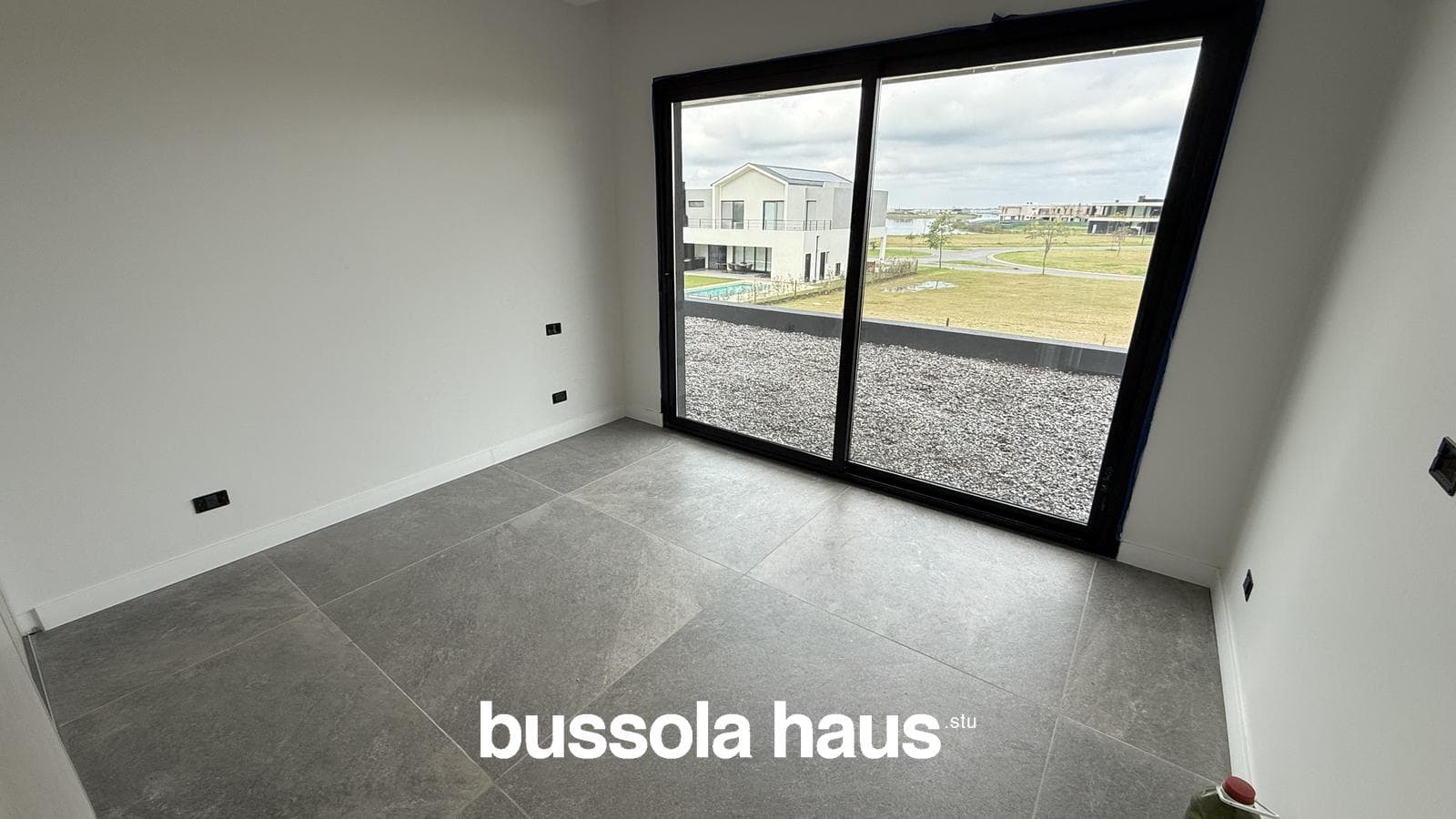 5-room house for sale with a pool in Amarras Puertos Escobar