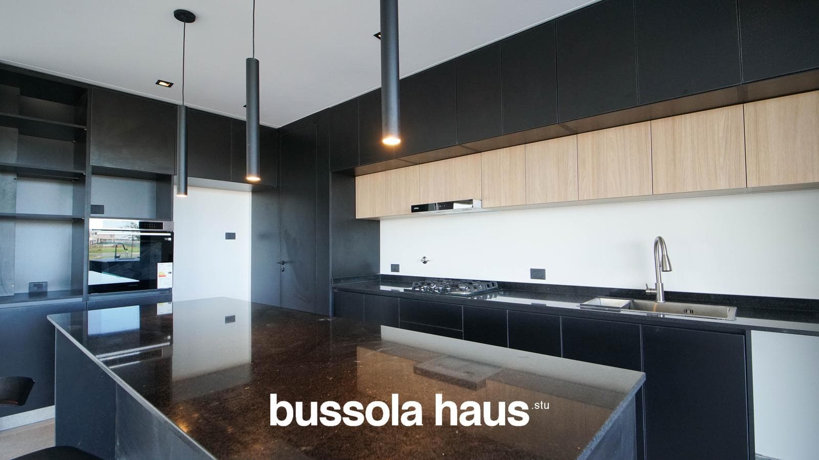 5-room house for sale with a pool in Amarras Puertos Escobar