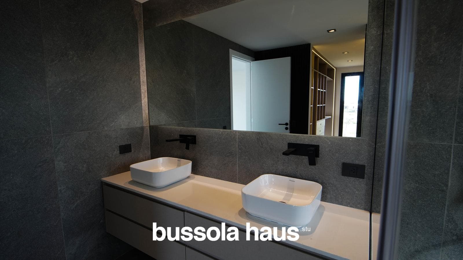 5-room house for sale with a pool in Amarras Puertos Escobar