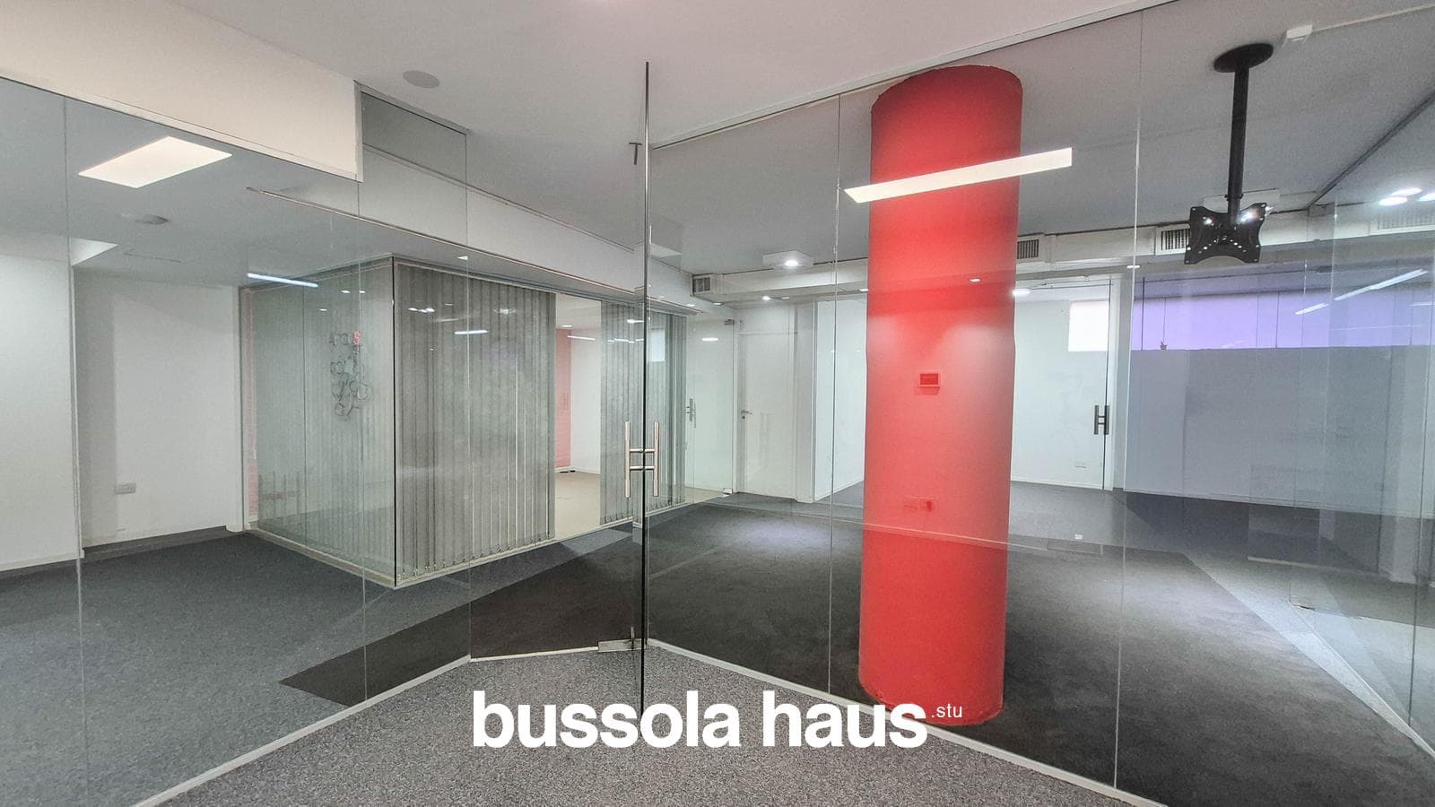 Office for rent on Libertador Avenue in Belgrano, with garage