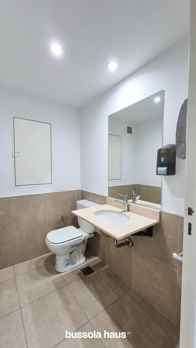 Office for rent on Libertador Avenue in Belgrano, with garage