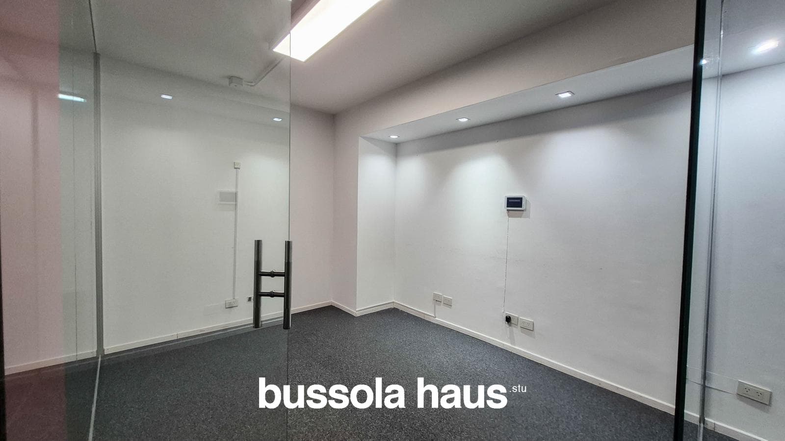 Office for rent on Libertador Avenue in Belgrano, with garage