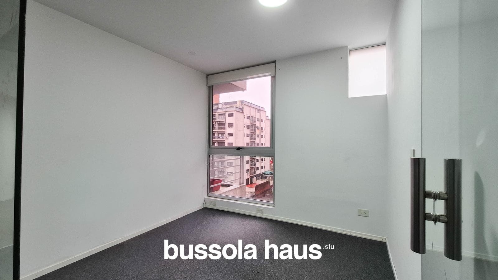 Office for rent on Libertador Avenue in Belgrano, with garage