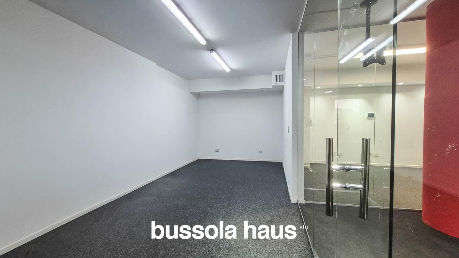 Office for rent on Libertador Avenue in Belgrano, with garage