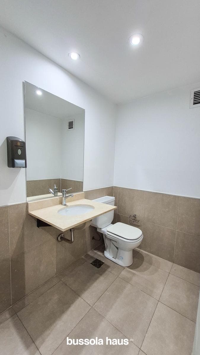 Office for rent on Libertador Avenue in Belgrano, with garage