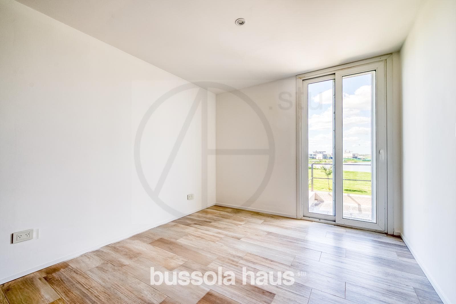 5-Bedroom House for Sale on Lake Costas Puertos Escobar