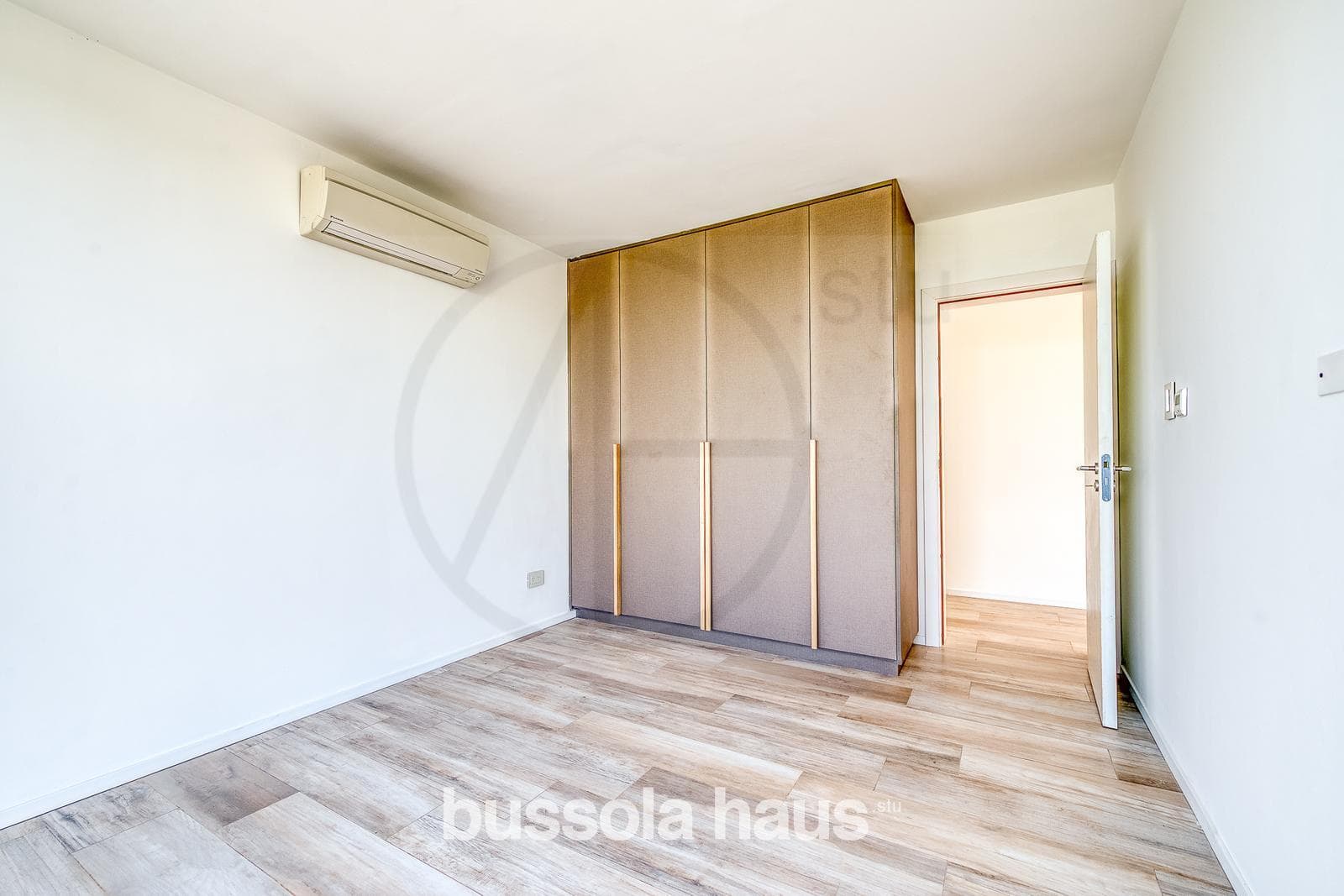 5-Bedroom House for Sale on Lake Costas Puertos Escobar