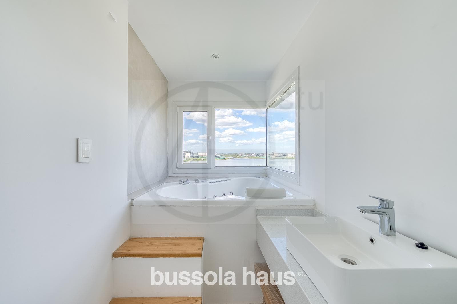 5-Bedroom House for Sale on Lake Costas Puertos Escobar
