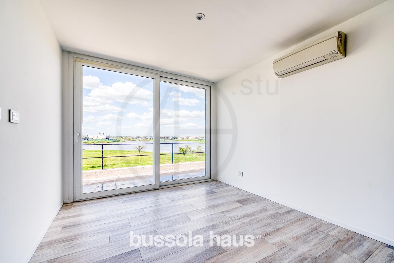 5-Bedroom House for Sale on Lake Costas Puertos Escobar