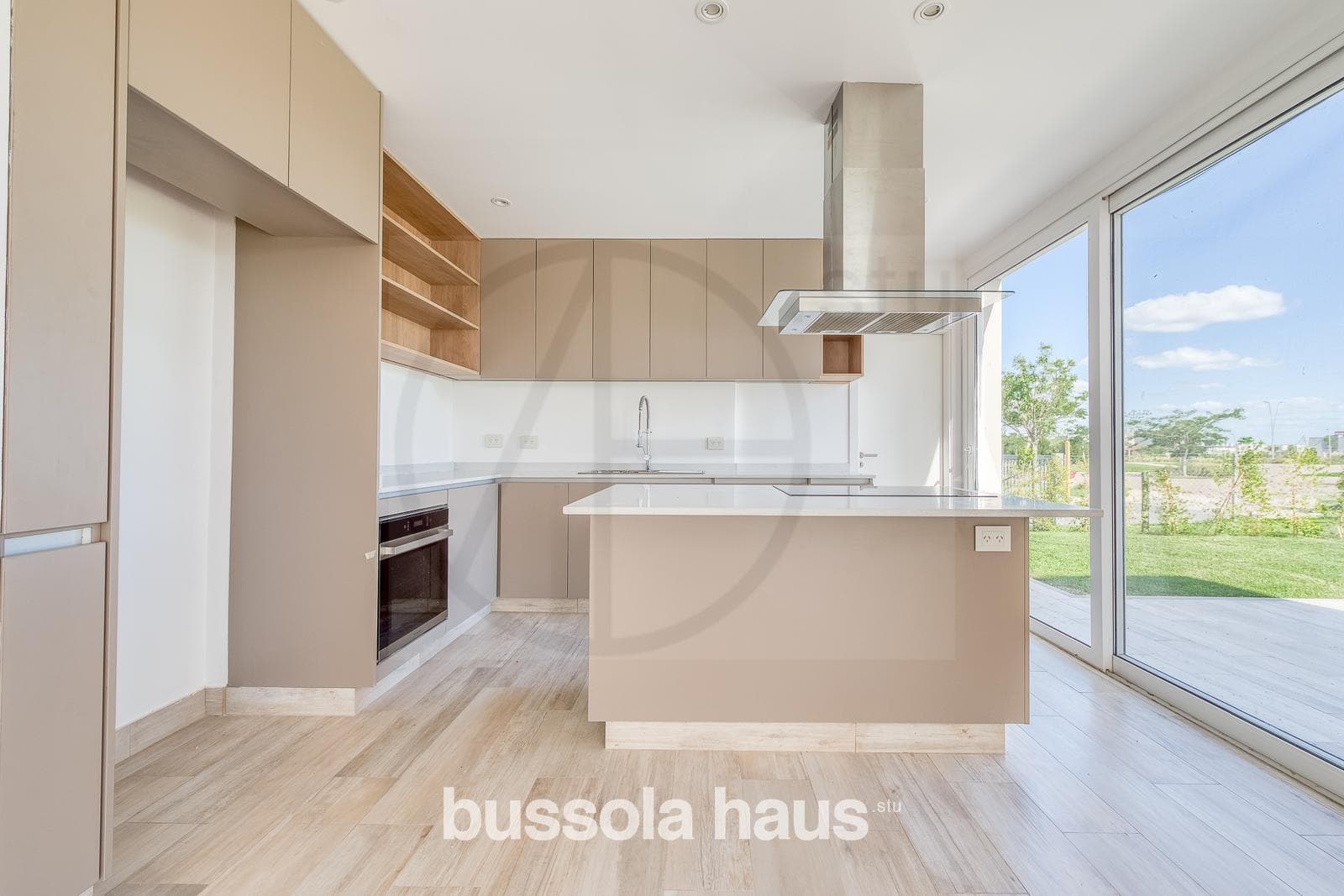5-Bedroom House for Sale on Lake Costas Puertos Escobar