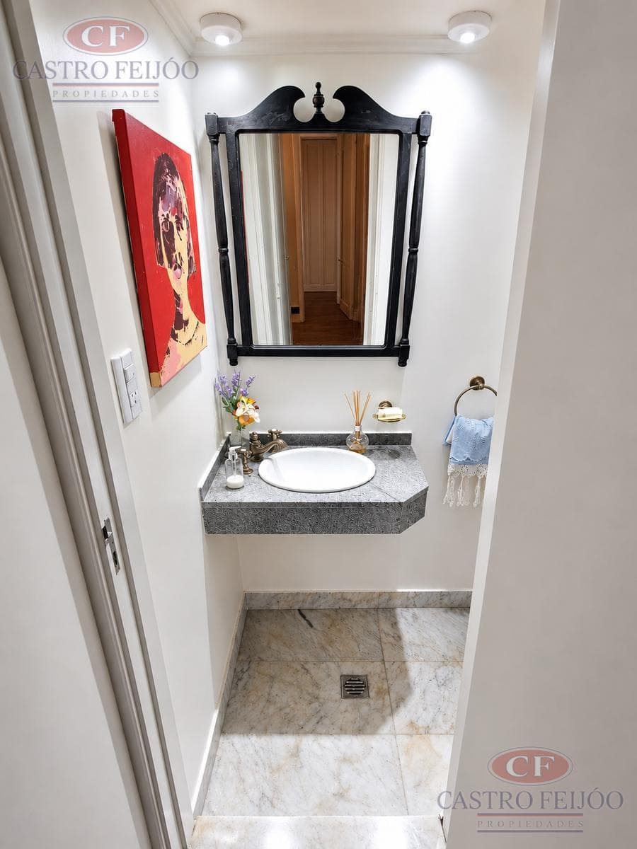 Excellent Villa, 2 Blocks from Downtown La Lucila