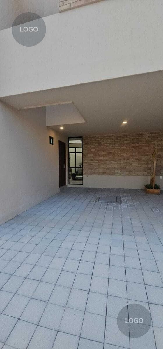 HOUSE WITH A ROOF DECK IN ZARU