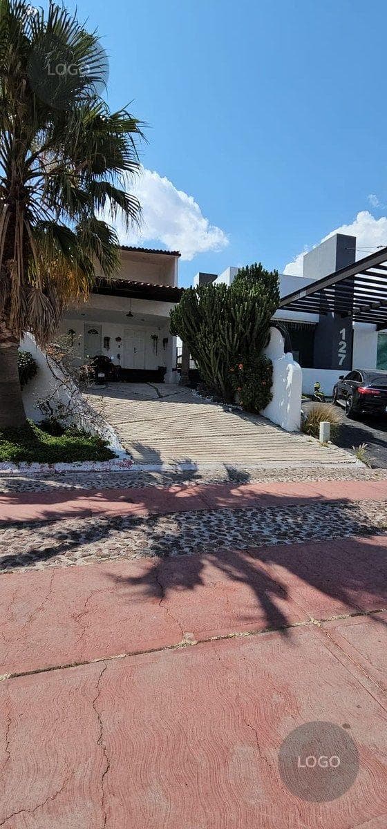 HOUSE IN VISTA REAL