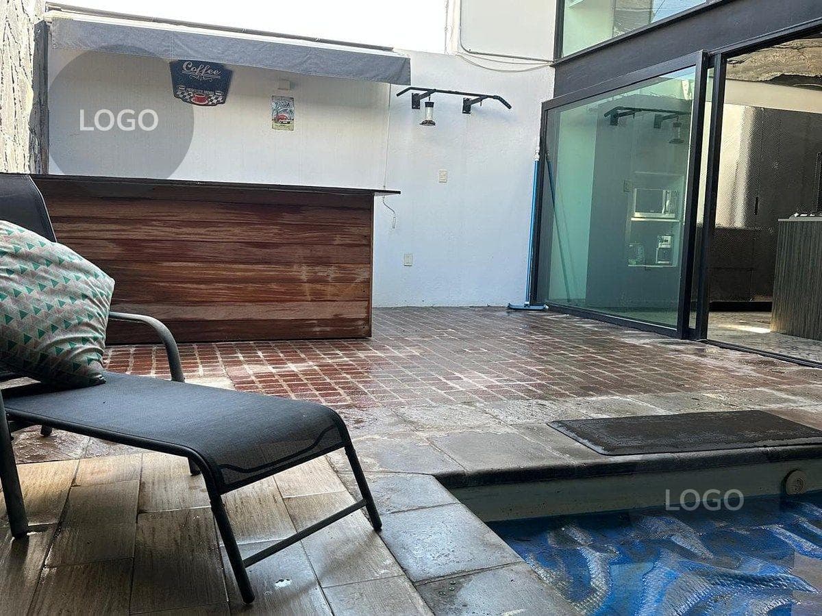 Single-Story House for Rent with a Pool
