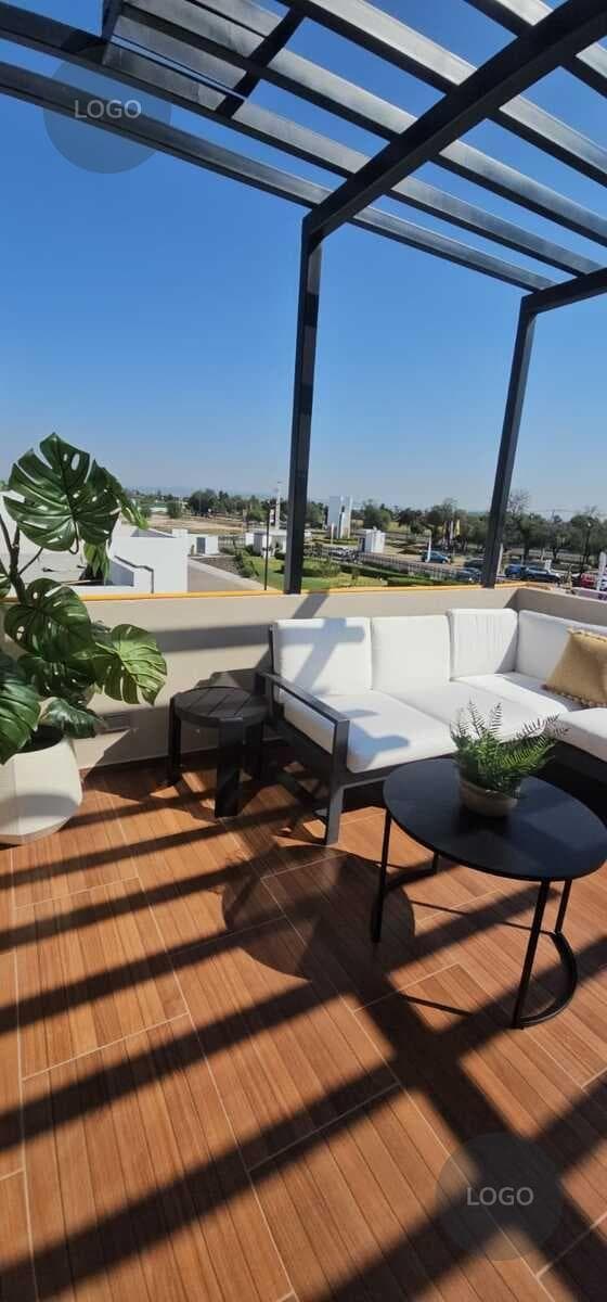 HOUSE IN SENDAS, EL MARQUES RESIDENTIAL COMPLEX