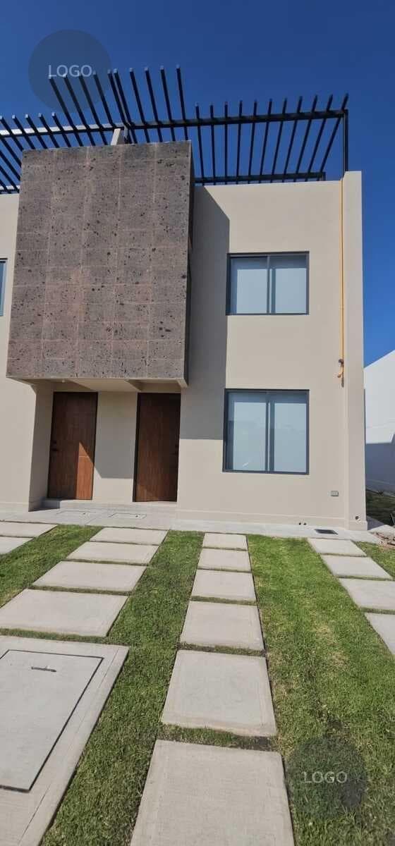HOUSE IN SENDAS, EL MARQUES RESIDENTIAL COMPLEX