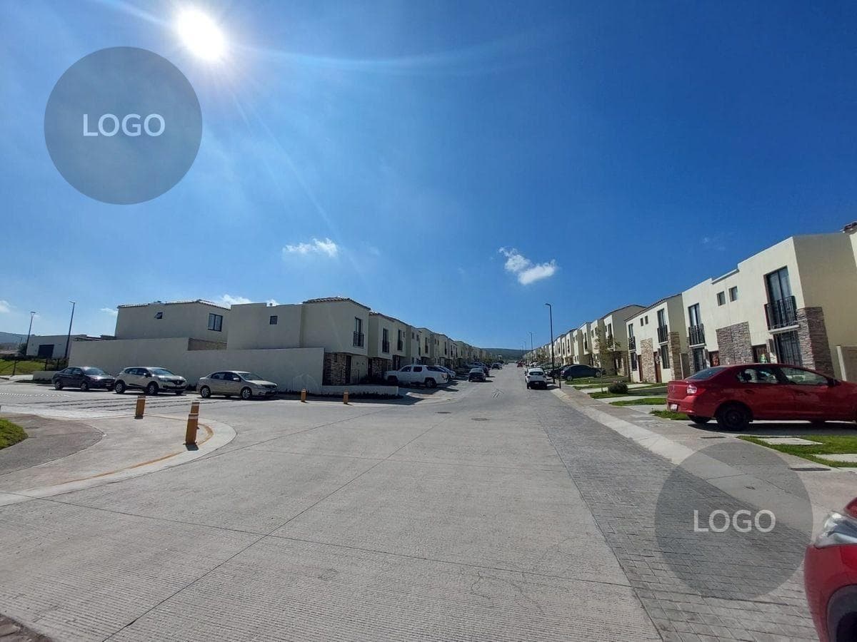 HOUSE FOR SALE IN CAPITAL SUR
