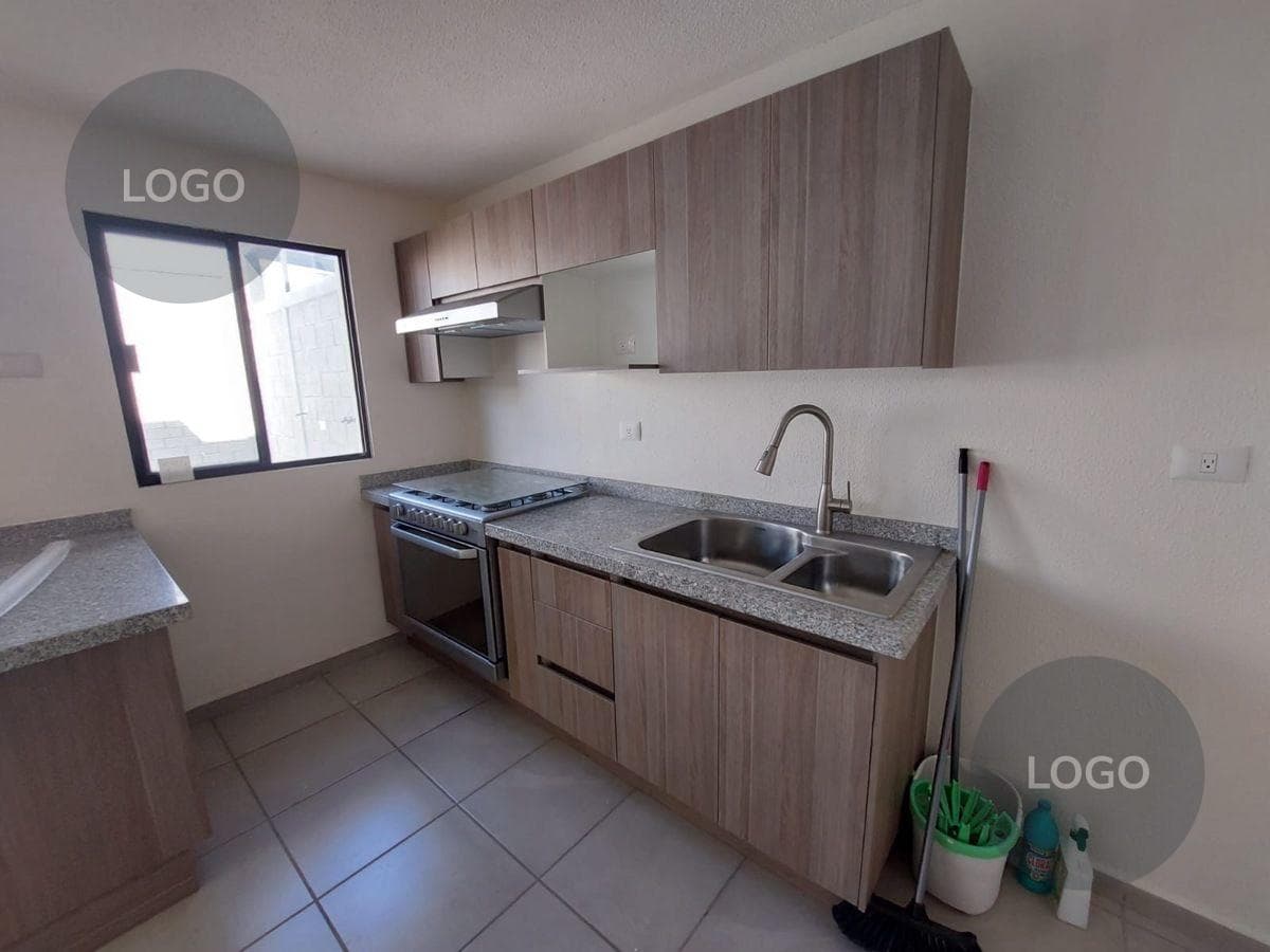 HOUSE FOR SALE IN CAPITAL SUR