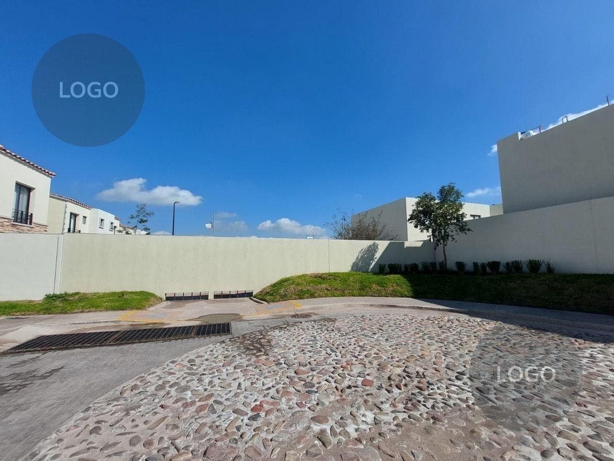 HOUSE FOR SALE IN CAPITAL SUR