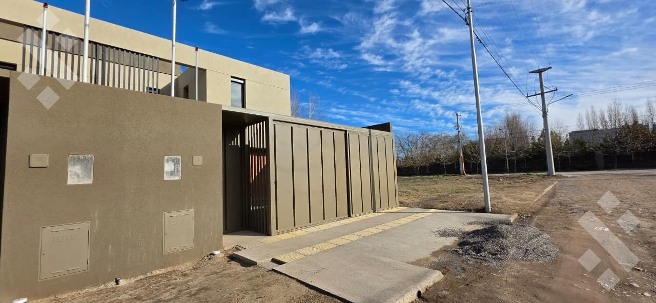 BRAND-NEW 2- OR 3-BEDROOM DUPLEX IN THE AYRES DEL LIMAY NEIGHBORHOOD