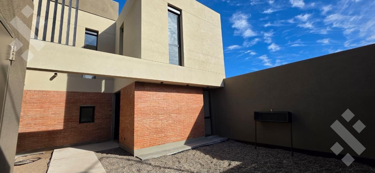 BRAND-NEW 2- OR 3-BEDROOM DUPLEX IN THE AYRES DEL LIMAY NEIGHBORHOOD