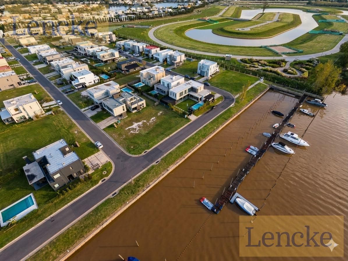 Lot in Vila Marina II