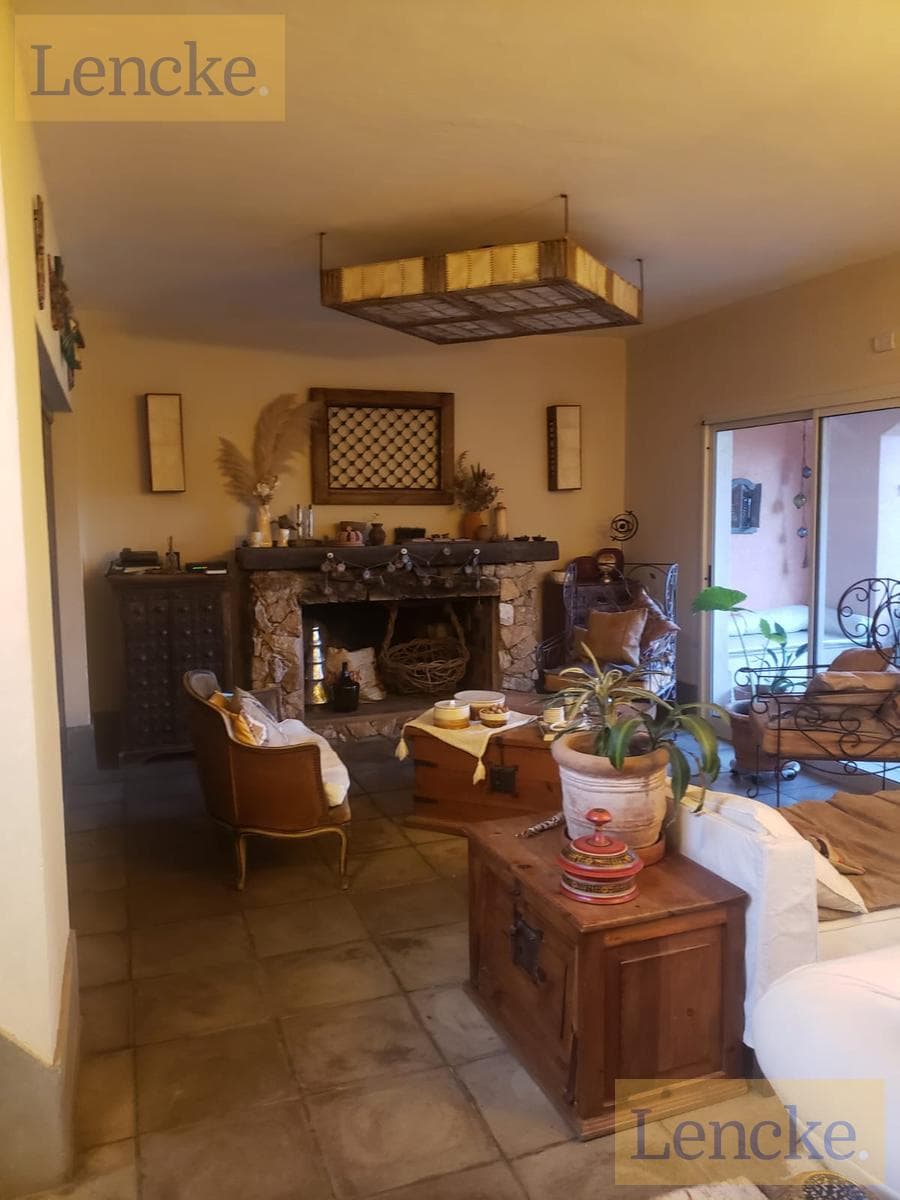 House overlooking the lagoon with unique views, 4 bedrooms, pool, large yard
