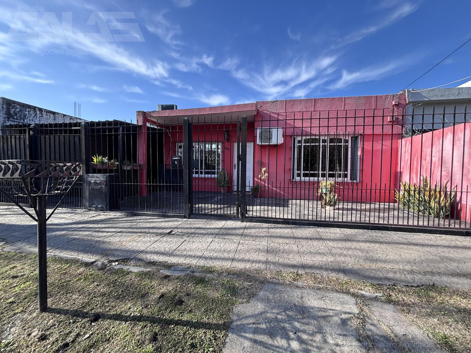 HOUSE | 3 ROOMS | BARBECUE AREA | SEPARATE APARTMENT | DOUBLE GARAGE | ITUZAINGÓ